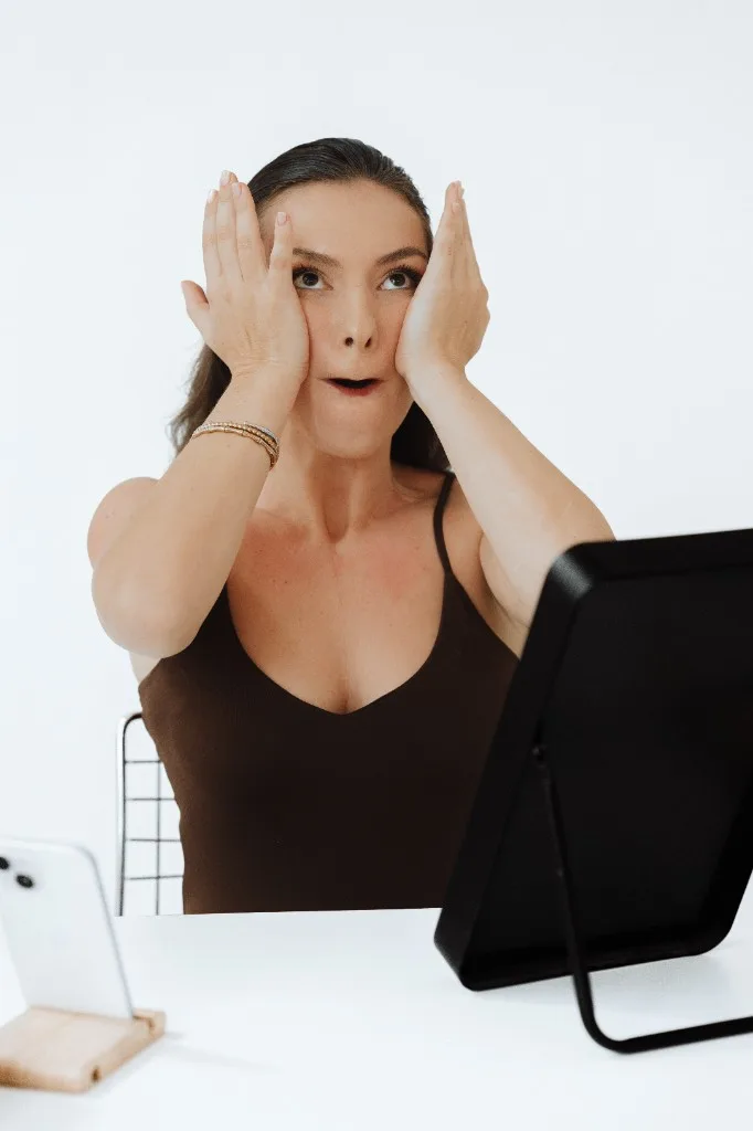 Laury — exercice ciblé contour des yeux